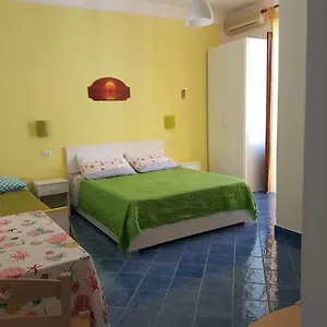 lipari-centro-storico-flat-7-min-from-port.sicilyhotelsitaly.net/